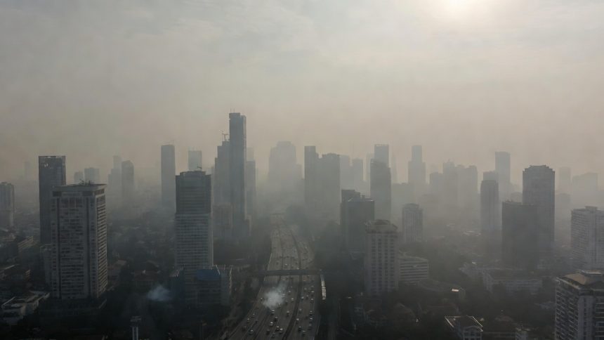 Jakarta Diselimuti Kabut Polusi: Langit Kelabu Ibu Kota