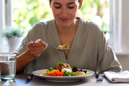 Mindful Eating: Nikmati Setiap Suapan dengan Penuh Kesadaran