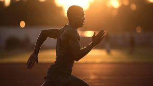  Lari yang Benar: Ilustrasi Postur Ideal Posisi Kepala dan Bahu