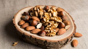 Berbagai jenis kacang-kacangan siap menemani hari Anda sebagai camilan sehat kekinian