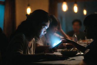 Kaburnya Batas: Antara Laptop dan Keluarga