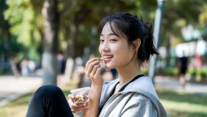 Camilan sehat berbasis kacang-kacangan cocok untuk menemani gaya hidup aktif Anda