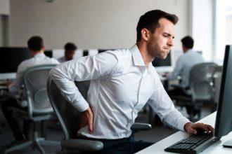 Dead hang solusi sederhana atasi sakit punggung