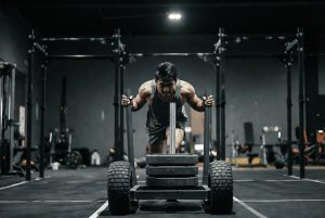 Atlet Fitness Indonesia Berlatih HYROX Sendirian