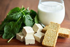 Kombinasi bayam dengan tahu tempe dan susu sebagai sumber kalsium untuk mencegah batu ginjal