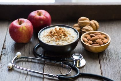 Makanan untuk kesehatan jantung: oat, apel, dan kacang