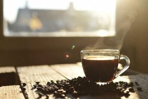 Secangkir Kopi Hangat di Pagi Hari