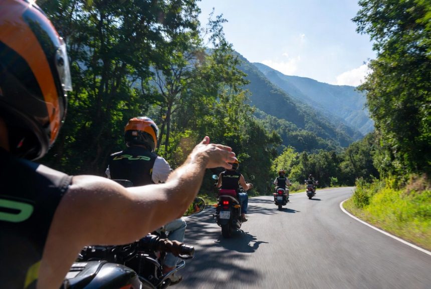 Konvoi Motor dengan Komunikasi Kode Tangan Berantai