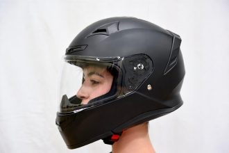Posisi Helm yang Benar: Sejajar dengan Alis